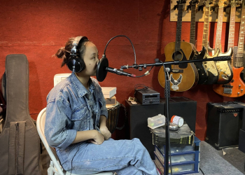 Proses rekaman Audio Description film pendek untuk MFW11 bersama talent tunanetra, di MASH Denpasar (dok. Saffira Nusa Dewi)